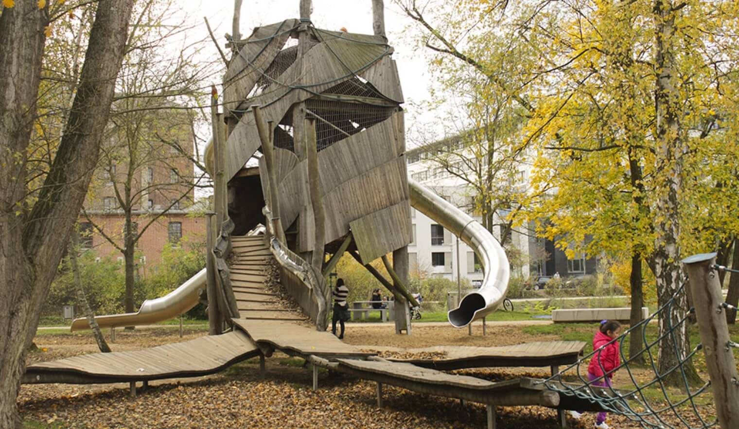 Der Sams-Spielplatz ist direkt neben der Zahnarztpraxis Villa Mundgesund in Bamberg